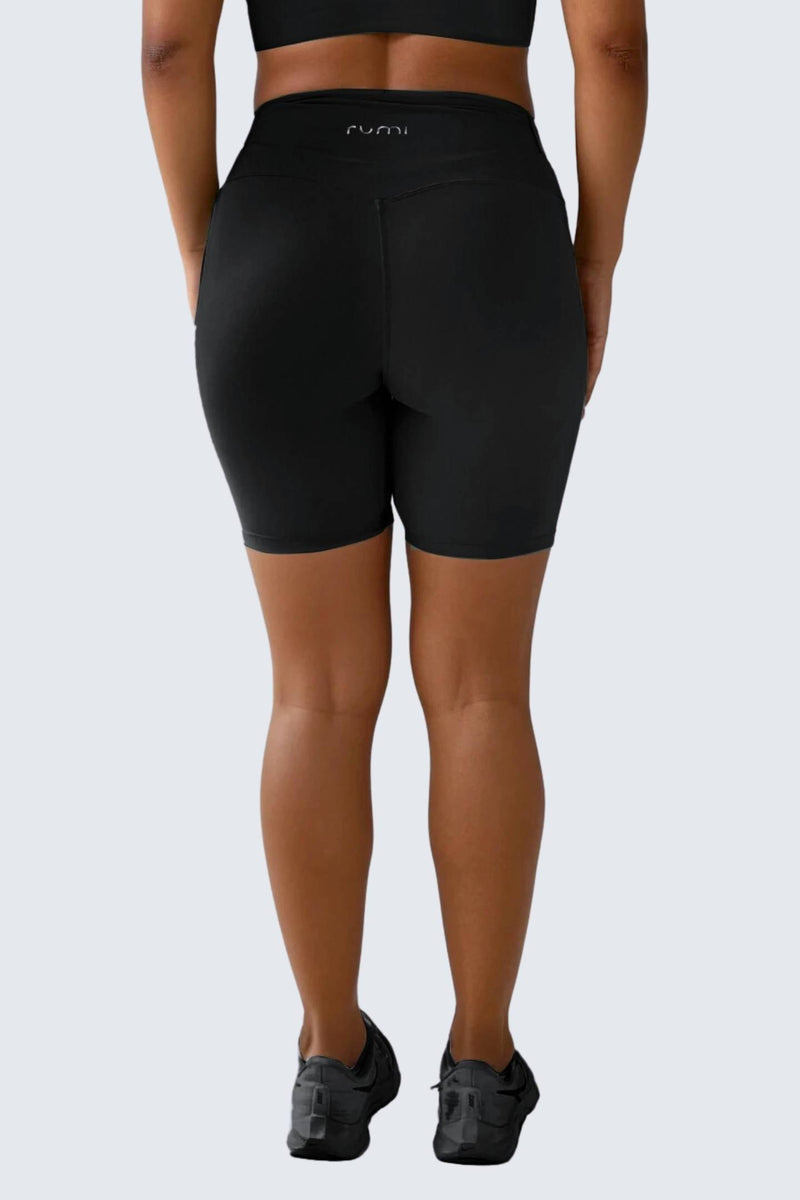 W SunSoft Flow Shorts 6" - Black